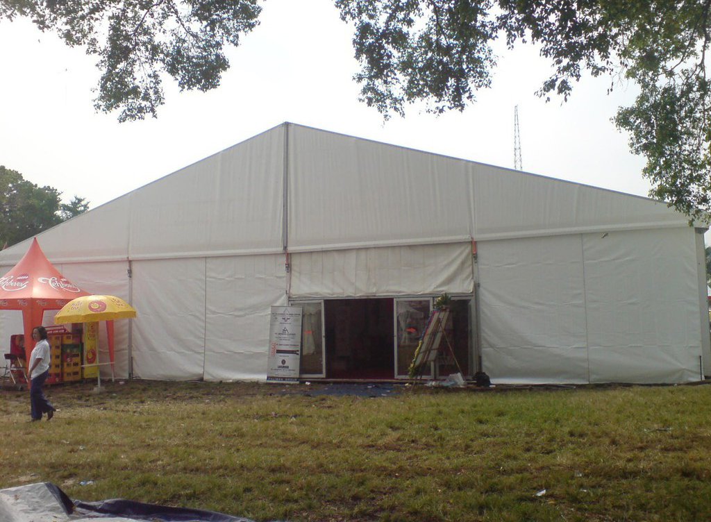 Tenda Roder Concert Hall Malam Hari